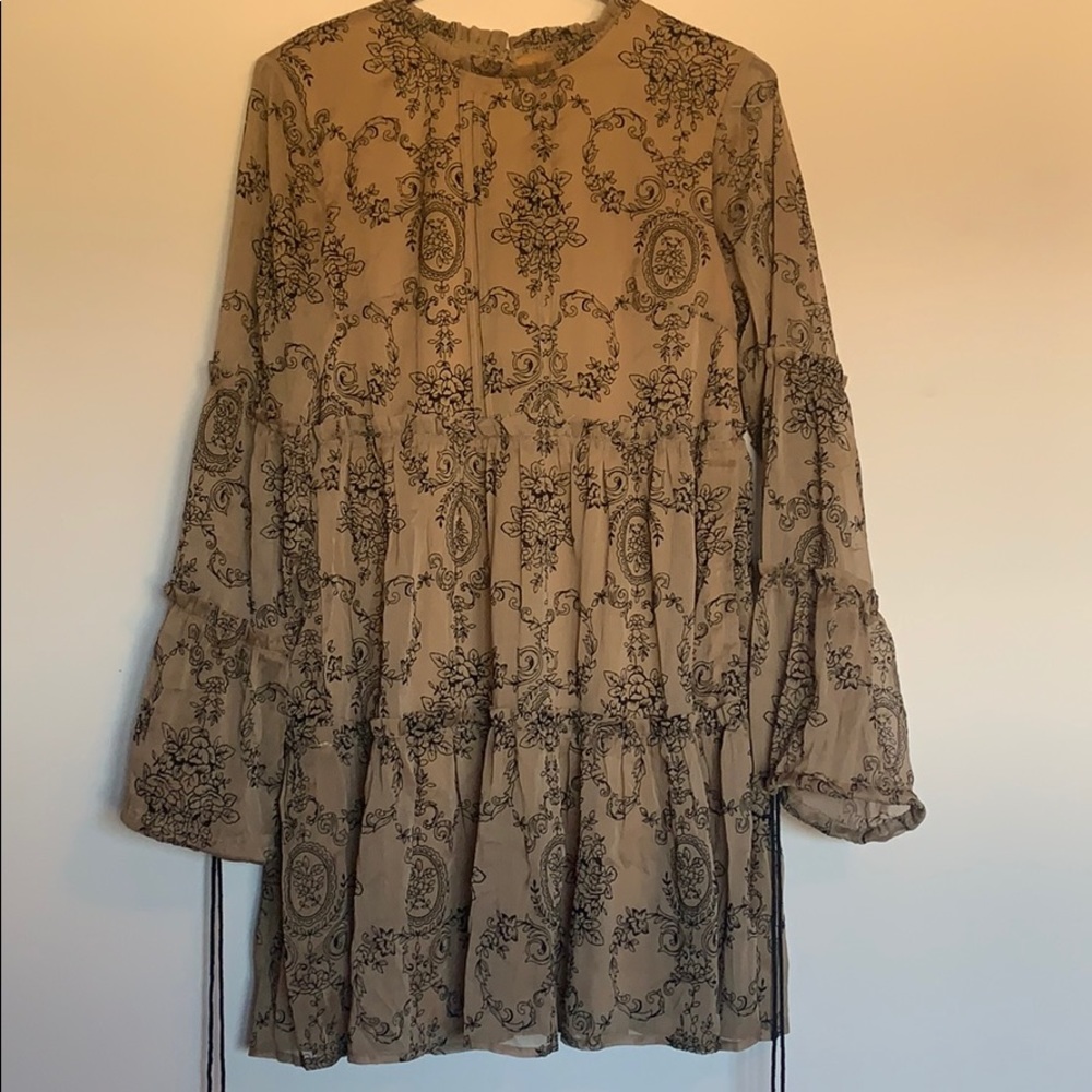 NASTY GAL NUDE STENCIL FLORAL TIERRED MINI DRESS